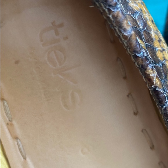 Tieks Mocha snake  size 8 like new left show some damage on the front see photo - Picture 16 of 16